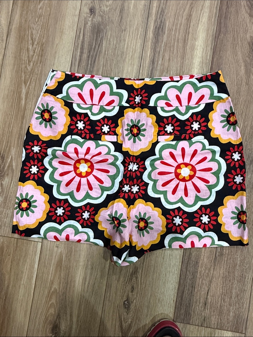 Boden 12 Adorable Linen Floral Shorts  EUC!!! - Picture 5 of 6